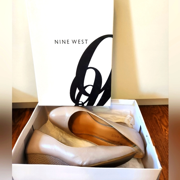 Nine West taupe wedge heels US 9 - Picture 2 of 5